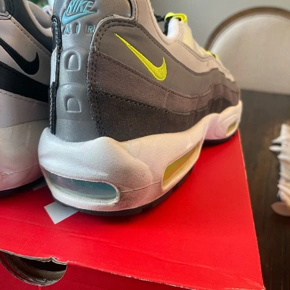 Nike Air Max 95 Multicolor Sneakers - Picture 4 of 5